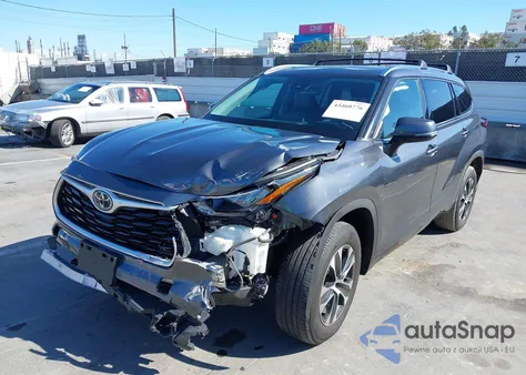 2020 Toyota Highlander Xle z USA, uszkodzony, nr VIN 5TDGZRAH1LS514194